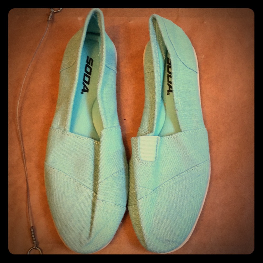 Brand New Women’s Soda Size 7 1/2 Shoes